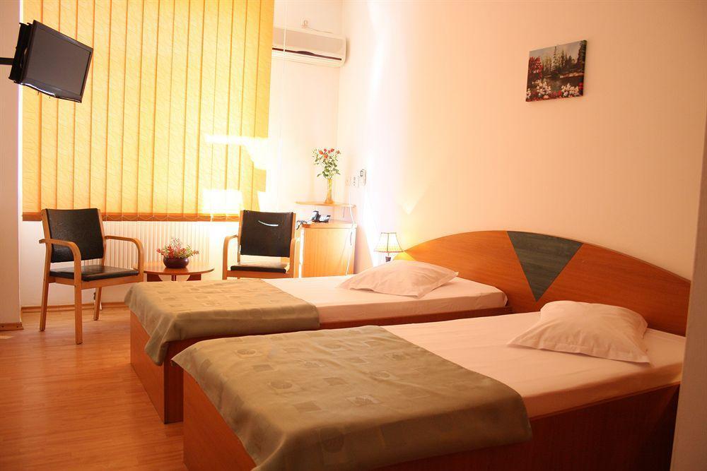 Hotel Sir Lujerului Βουκουρέστι Εξωτερικό φωτογραφία